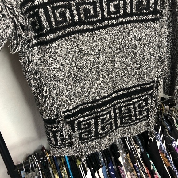 kensie Oversized Gray Fringe Greek Key Sweater - Picture 4 of 6
